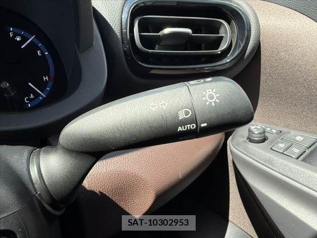 Toyota YARIS CROSS 2022-03 8458877-26