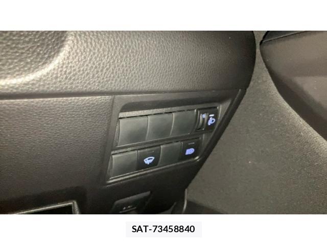 Toyota YARIS CROSS 2021-12 8458880-23