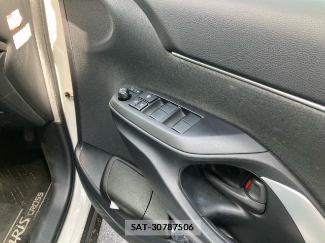 Toyota YARIS CROSS 2021-02 8564239-12