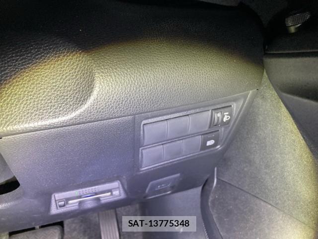 Toyota YARIS CROSS 2023-01 8564237-16