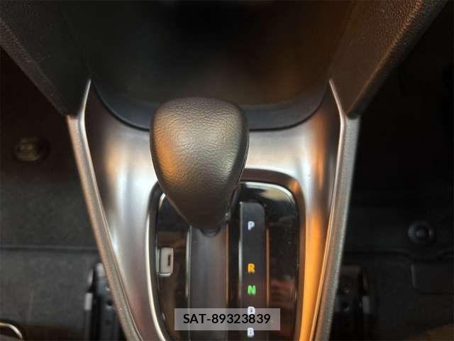 Toyota YARIS CROSS 2023-10 8630008-11