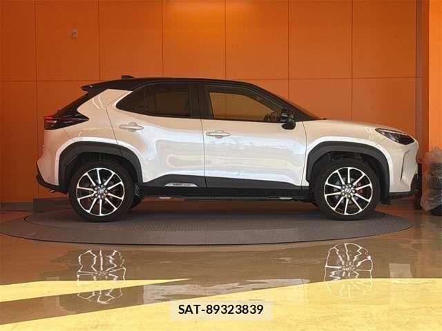 Toyota YARIS CROSS 2023-10 8630008-18