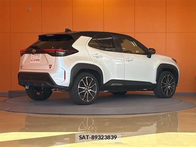 Toyota YARIS CROSS 2023-10 8630008-19