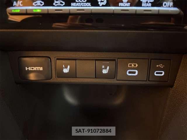Toyota YARIS CROSS 2025-11 8630007-8