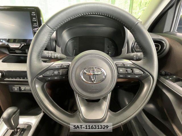Toyota YARIS CROSS 2022-04 8630018-10