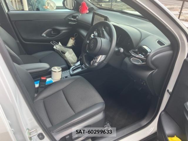 Toyota YARIS CROSS 2026-03 8630010-11