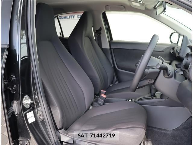 Toyota YARIS CROSS 2023-11 8662653-4