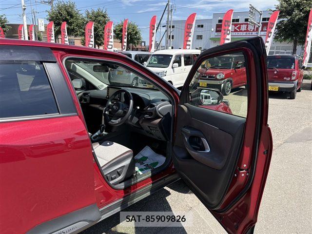 Toyota YARIS CROSS 2021-12 8662666-19