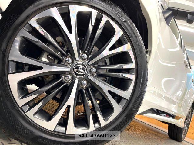 Toyota YARIS CROSS 2020-12 8687023-12
