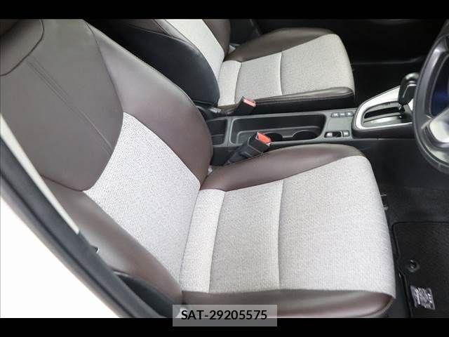Toyota YARIS CROSS 2021-03 8747119-10