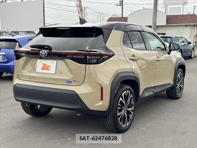 Toyota YARIS CROSS 2024-03 8747102-14