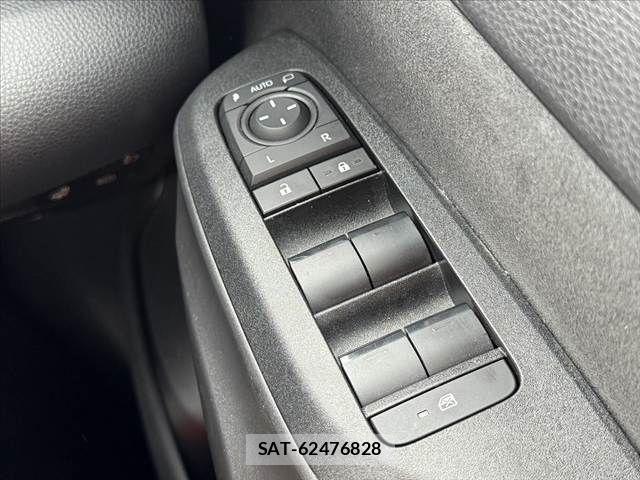 Toyota YARIS CROSS 2024-03 8747102-24