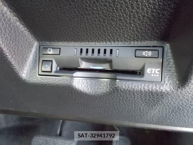 Toyota YARIS CROSS 2020-12 8747118-12