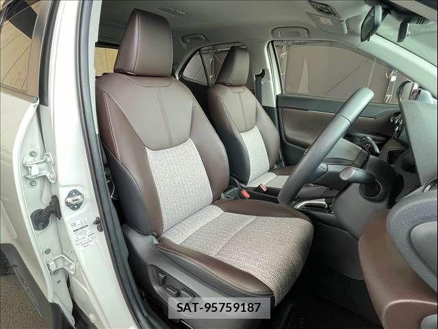 Toyota YARIS CROSS 2021-11 8747113-10