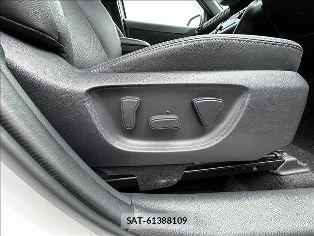 Toyota YARIS CROSS 2024-10 8747103-16