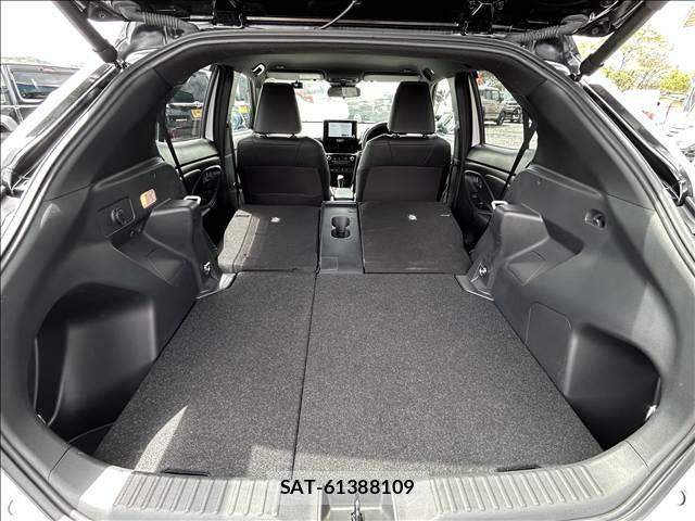 Toyota YARIS CROSS 2024-10 8747103-7