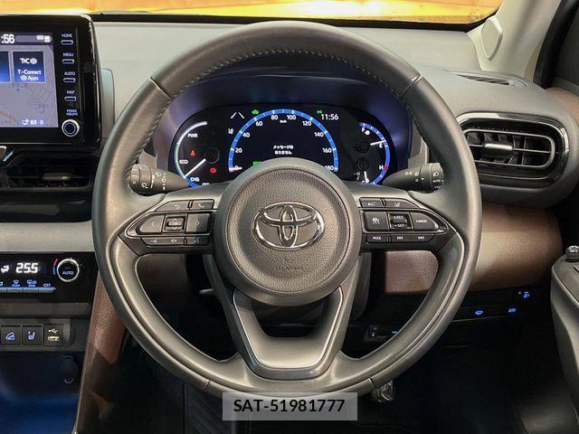 Toyota YARIS CROSS 2021-07 8747104-11