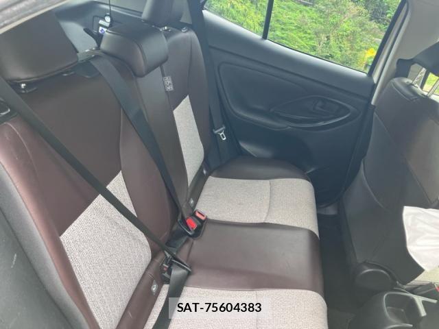 Toyota YARIS CROSS 2021-03 8747122-11