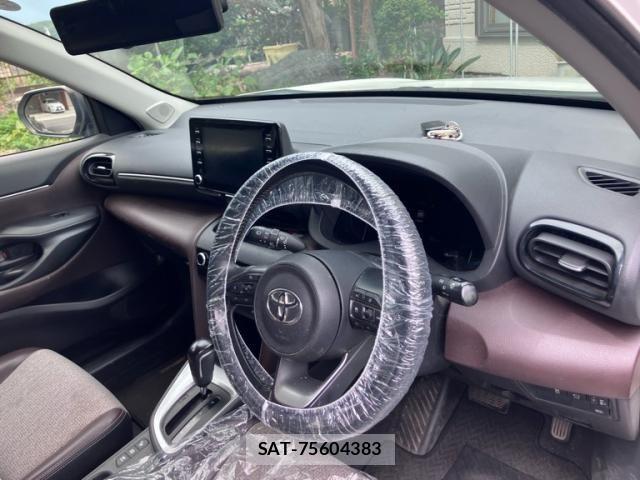 Toyota YARIS CROSS 2021-03 8747122-13