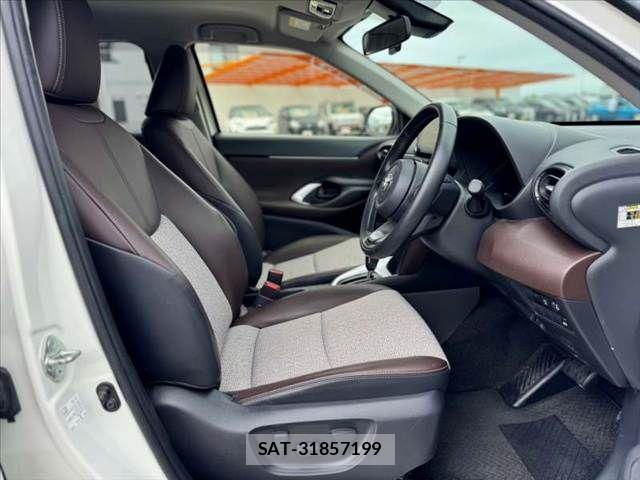 Toyota YARIS CROSS 2021-08 8782803-15