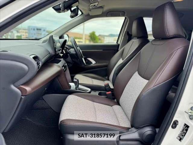 Toyota YARIS CROSS 2021-08 8782803-16