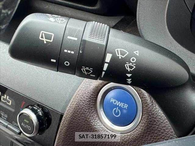 Toyota YARIS CROSS 2021-08 8782803-23