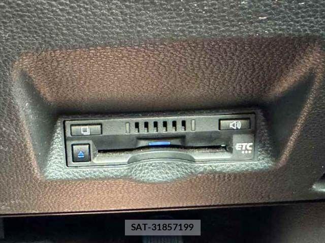 Toyota YARIS CROSS 2021-08 8782803-25