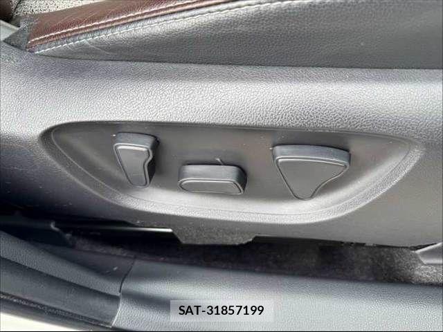 Toyota YARIS CROSS 2021-08 8782803-29