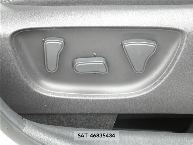 Toyota YARIS CROSS 2021-09 8832700-18