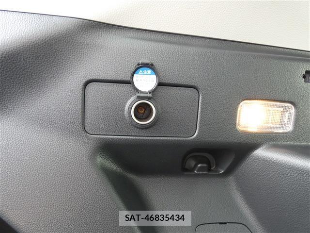 Toyota YARIS CROSS 2021-09 8832700-28