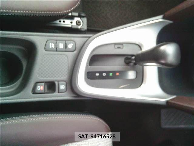 Toyota YARIS CROSS 2020-11 8832699-9