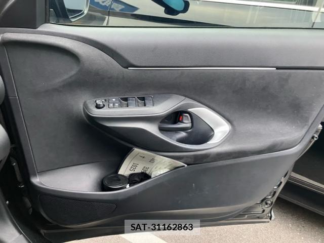 Toyota YARIS CROSS 2023-12 8832696-15