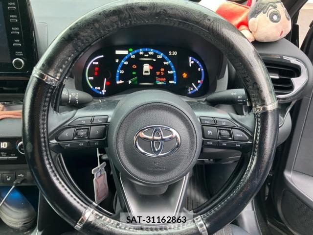 Toyota YARIS CROSS 2023-12 8832696-17