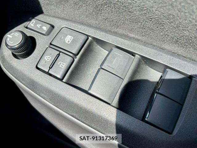 Toyota YARIS CROSS 2024-04 8851213-18