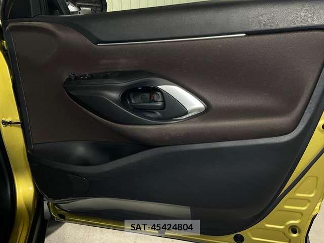 Toyota YARIS CROSS 2021-07 8851218-13