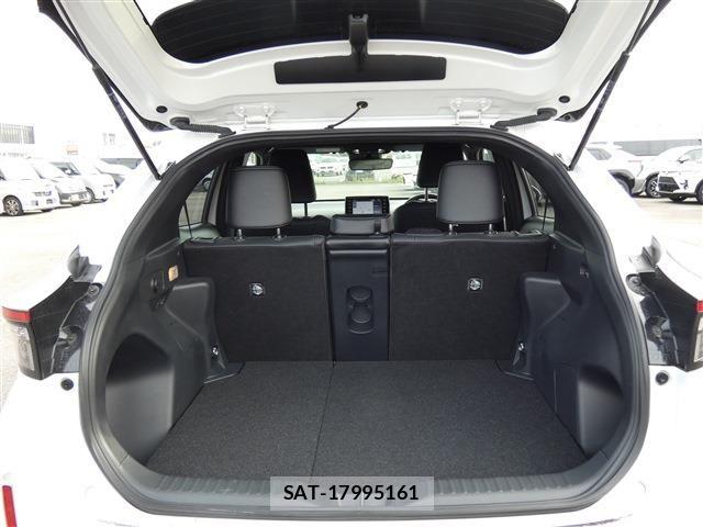 Toyota YARIS CROSS 2023-09 8883160-29