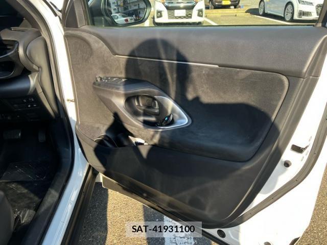 Toyota YARIS CROSS 2023-09 8883163-16