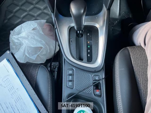 Toyota YARIS CROSS 2023-09 8883163-27