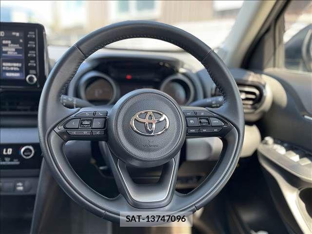 Toyota YARIS CROSS 2021-03 8883166-18