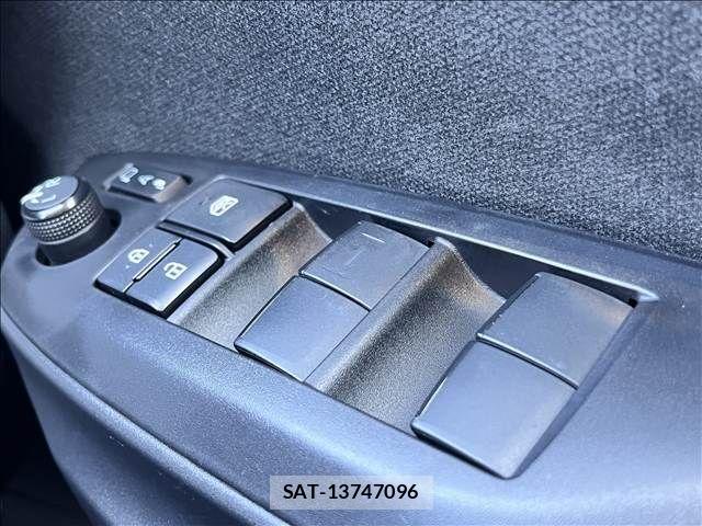 Toyota YARIS CROSS 2021-03 8883166-24