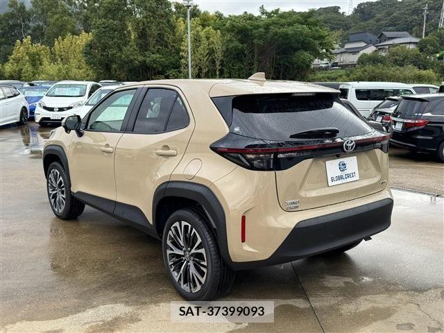 Toyota YARIS CROSS 2025-12 8883162-12