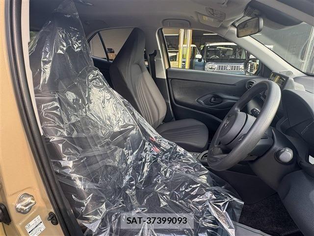 Toyota YARIS CROSS 2025-12 8883162-17