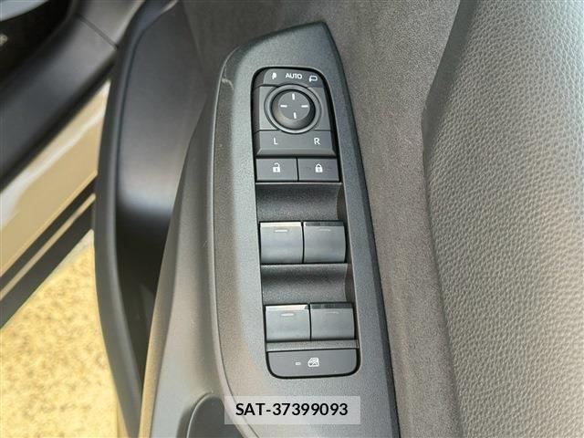 Toyota YARIS CROSS 2025-12 8883162-18