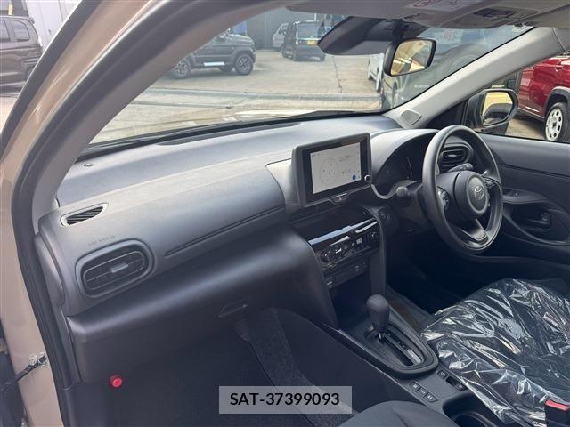 Toyota YARIS CROSS 2025-12 8883162-3