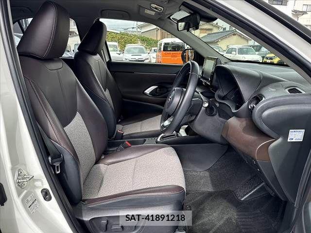 Toyota YARIS CROSS 2021-10 8883167-15