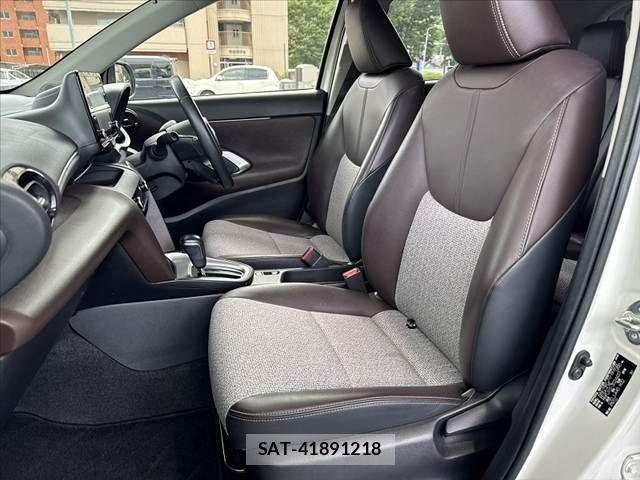 Toyota YARIS CROSS 2021-10 8883167-16