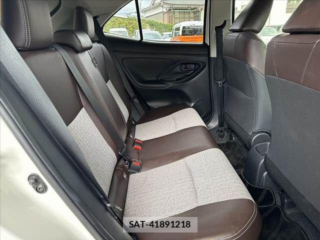 Toyota YARIS CROSS 2021-10 8883167-17