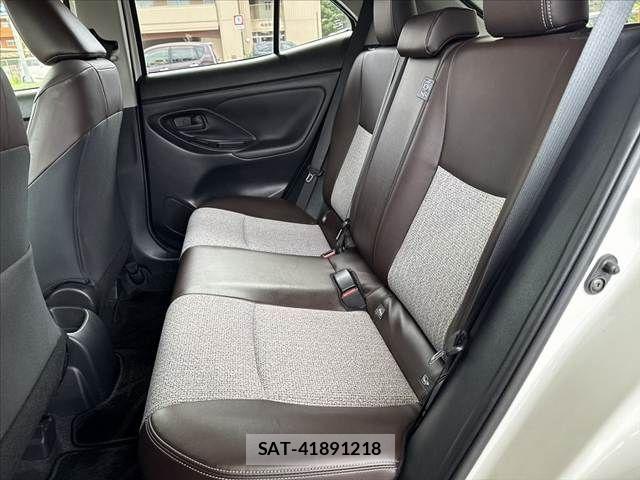 Toyota YARIS CROSS 2021-10 8883167-18