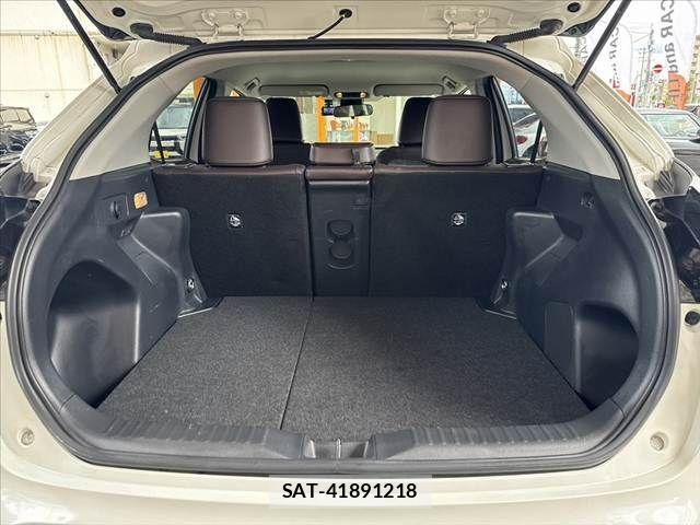 Toyota YARIS CROSS 2021-10 8883167-19