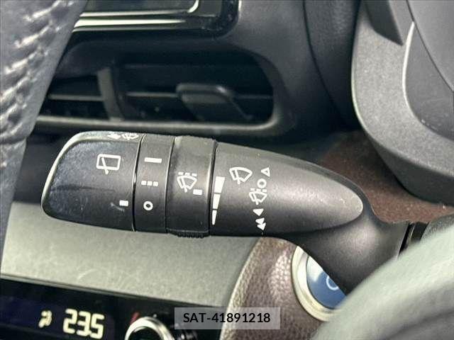 Toyota YARIS CROSS 2021-10 8883167-24